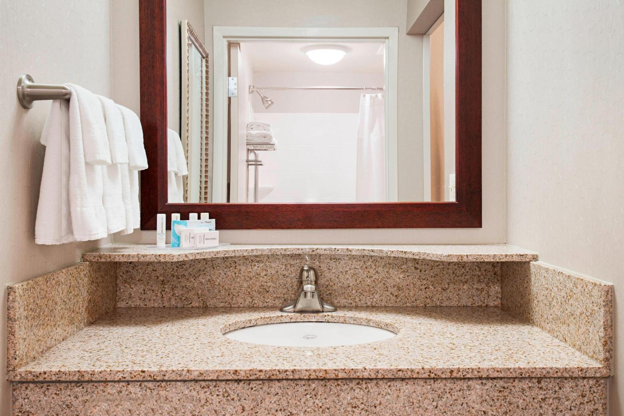 Springhill Suites By Marriott Wheeling Triadelphia Area Экстерьер фото